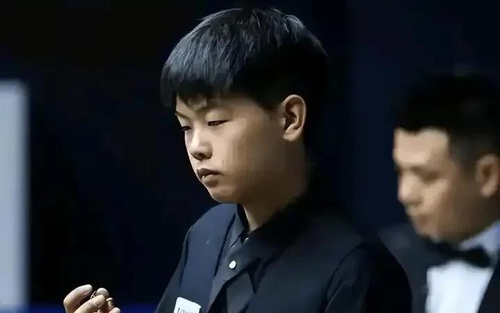 巩晨智有惊无险六连鞭逆转帕特尔，
北京时间4月8日凌晨，2025年斯诺克世锦赛资