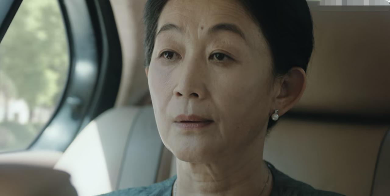 《目之所及》原来，大家都误会沈静了！
她并非不爱自己的女儿曲桐，只是用错了方式方