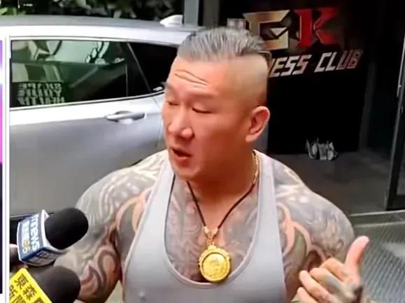 馆长登陆，
老赖们心慌…