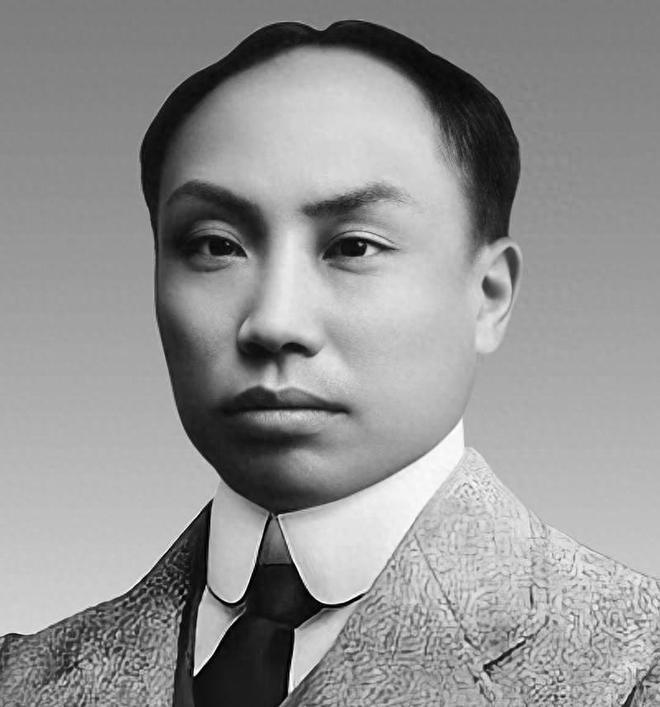 中共“一大”会议在上海召开时，两位领袖人物陈独秀和李大钊都没有出席，是什么原因呢