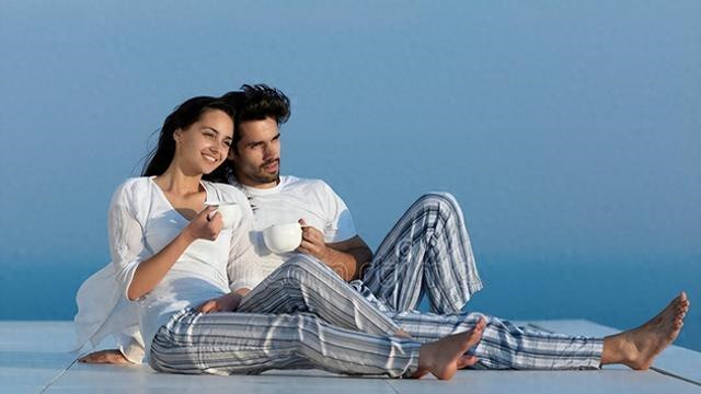 两性情感：当女性给予这些“默许”，便是期待你主动“破冰”