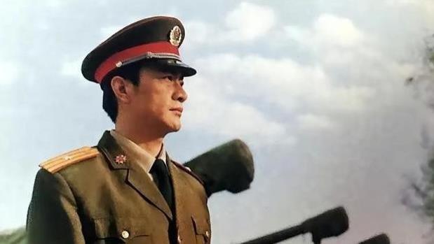 三十年隐居，国宝级帅哥周里京：深情与愧疚，谁懂
