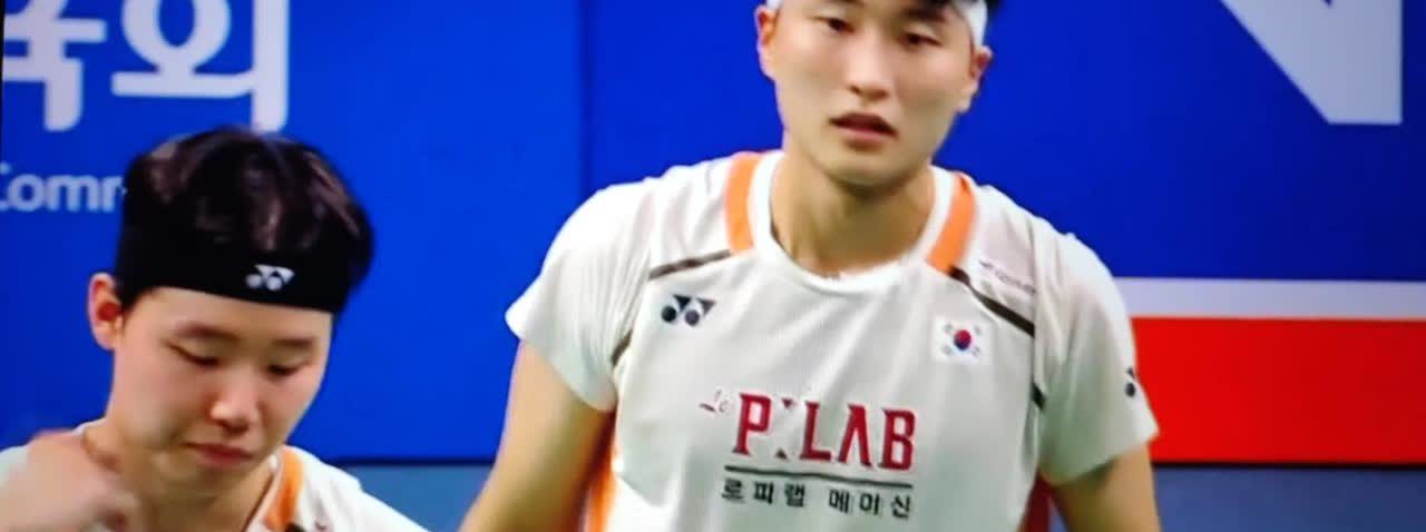 韩国羽毛球公开赛男双比赛，徐承宰/金元浩对阵绿川大辉/山下恭平组合。
    