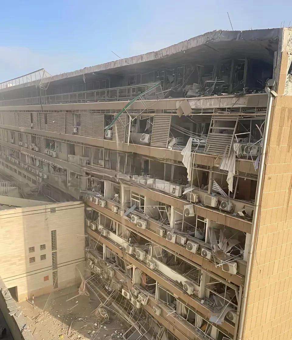 伊朗终于不客气了，开始轰炸以色列的医院。
当地时间19号早上，伊朗又发动了一次大