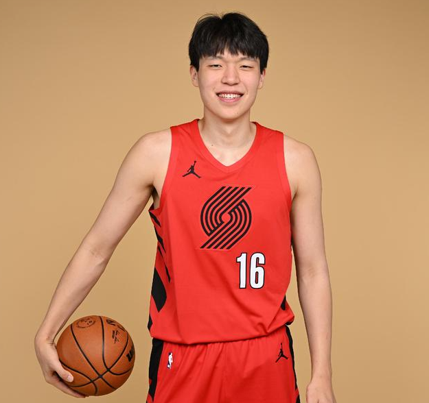 开拓者队记：杨瀚森将缺席明日夏联最后一战对阵太阳

7月19日，根据开拓者队记D