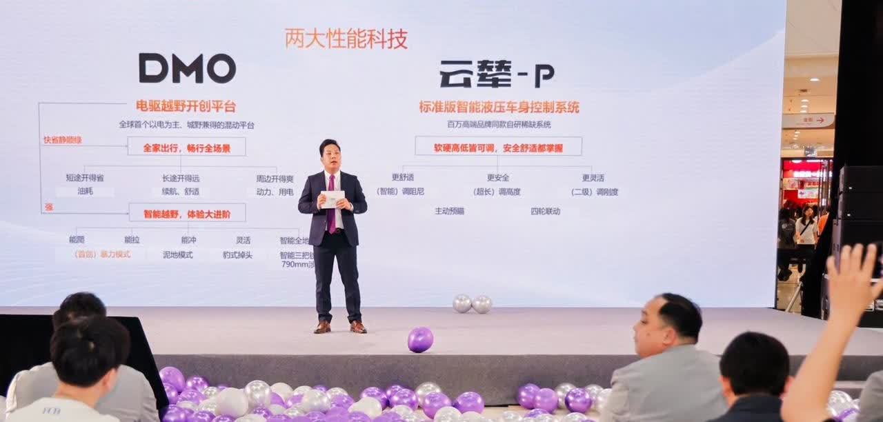 新款豹5和豹8都开始做区域交付
早前大家在海报上看到的
豹5全新智驾版本
