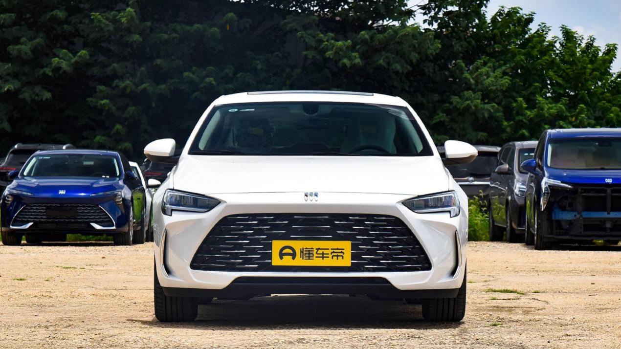 实拍别克君威，轴距2825mm，还有9AT变速箱，10.69万元值得买吗？