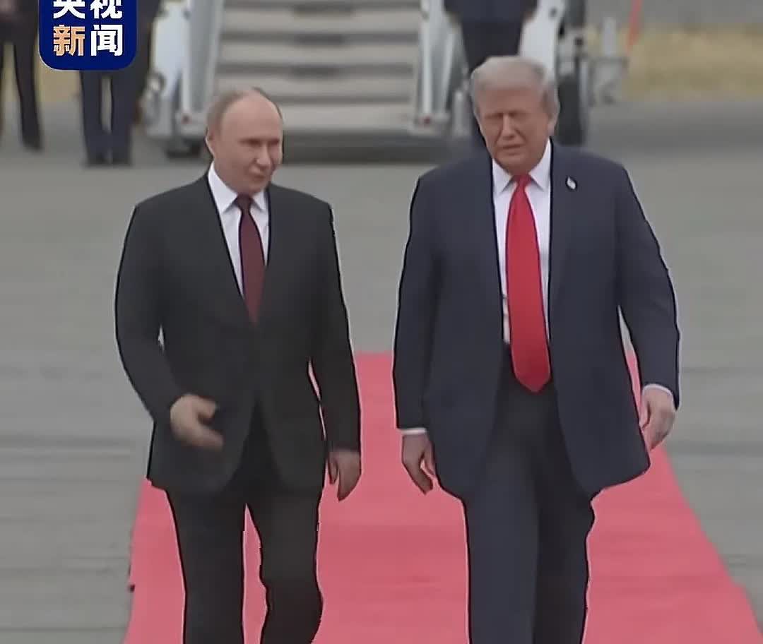 普京情况不对！
大家发现了没？特朗普和普京这次的阿拉斯加会晤。

无论是普