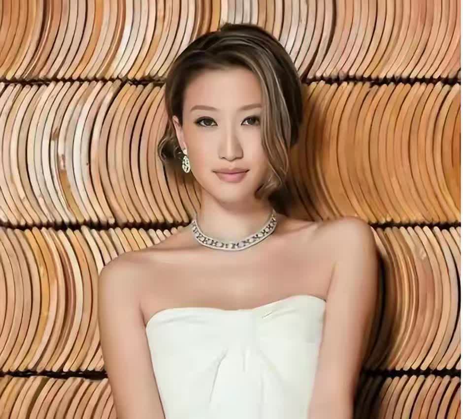 她曾一年换7任男友，风流成性未婚生女，如今42岁无人敢娶