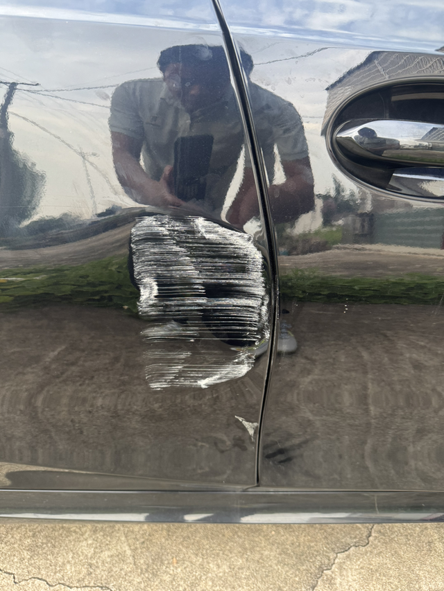 3系剐蹭维修价格
转弯跟墙壁剐蹭了一下，除了漆花了，还有一点凹陷，修好大概多少钱