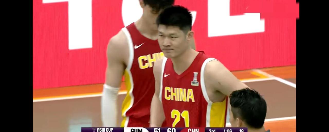 中国男篮86-78险胜关岛，对男篮队员打分评价如下:
1，杨瀚森:9.3分
赢球