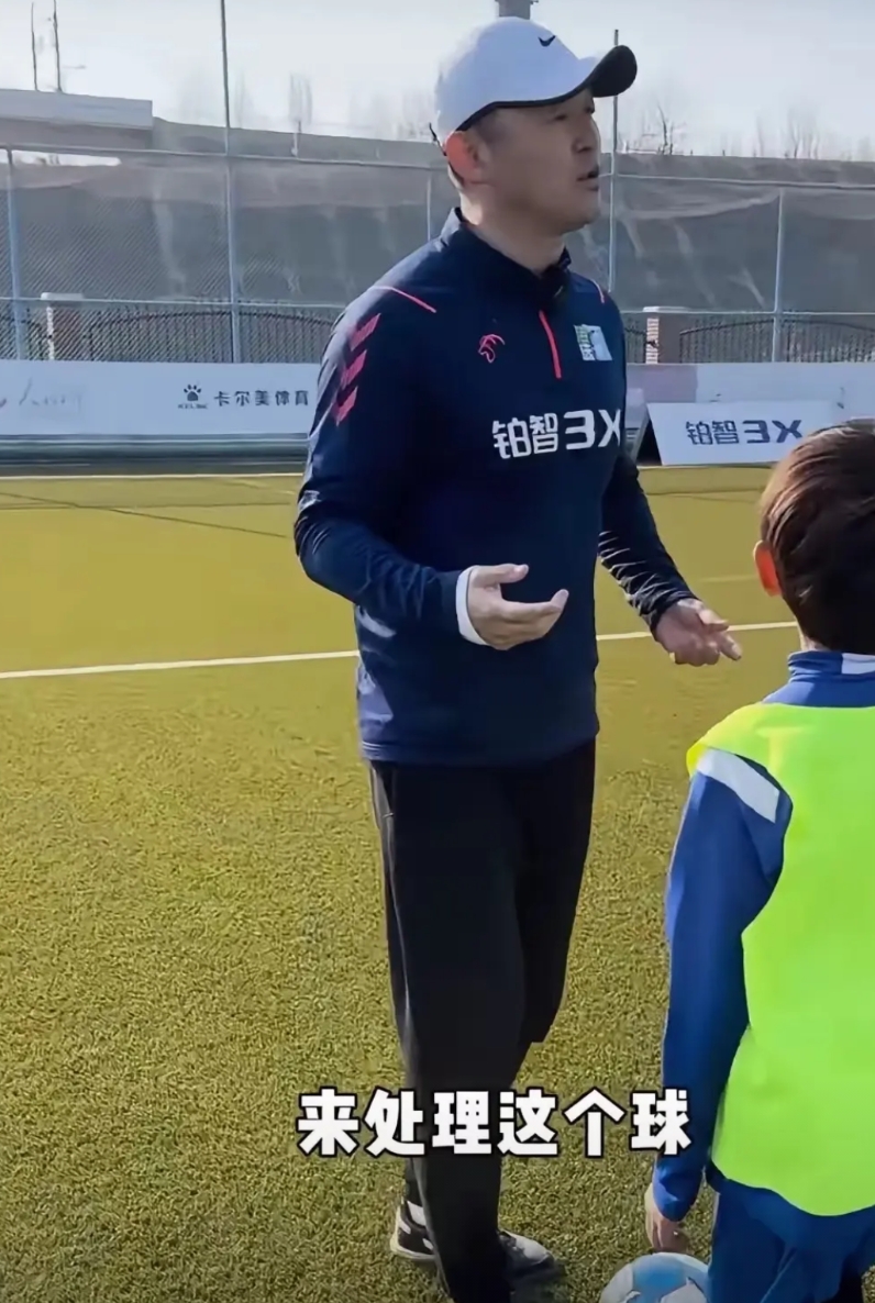 通过孙继海的学校，在德国观摩欧洲杯揭幕战，参加慕尼黑当地比赛，去年10月出访日本