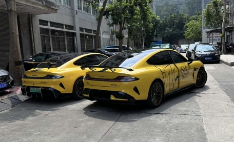 这样咋选？选红米su7ultra，还是小米su7ultra。
不是小米su7ul