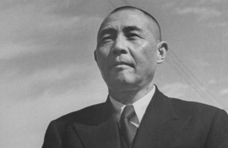 1933年，钱大钧火车上遇到陈赓，却下令不抓他。



1933年早春，一列驶往