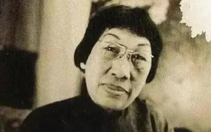 1908年，13岁的潘玉良被舅舅卖到花楼，管事的嫌她狮鼻、口阔、厚嘴唇，实在是长