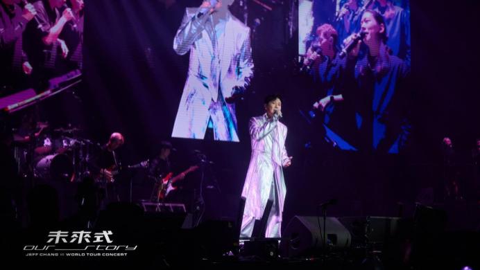 骑士斗篷帅炸！张信哲舞台快速变装，拉斯维加斯尖叫翻天