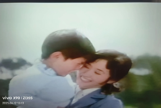 这个演员当时在国内红极一时，她是谁？这个女演员长得非常漂亮，也曾主演了好几部很叫