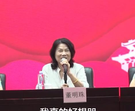 “董明珠你玩真的啊！”
湖南一大批退伍军人找到董明珠，兴奋喊着“大姐，您的格力兵