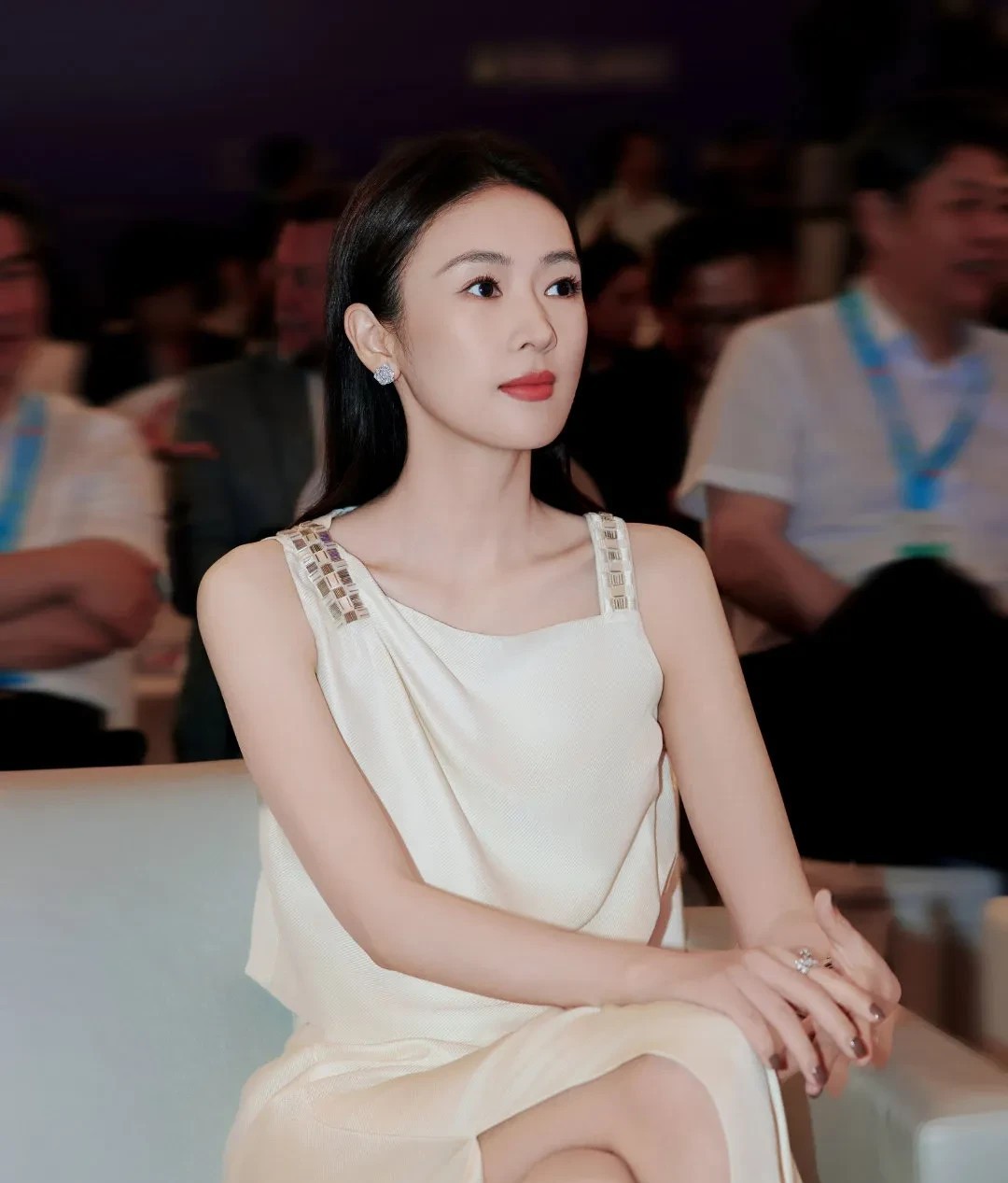 果然娱乐圈靠的就是人脉！

童谣能成为白玉兰奖唯一女评委，不是因为她演技好，