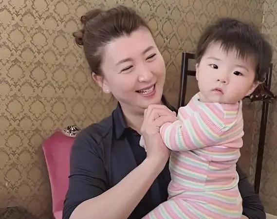 2015年，闫学晶和相爱几十年的丈夫林越离婚，不久后就嫁给马卫东，但是让她没想到