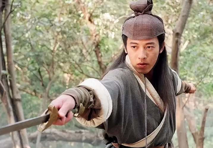 《笑傲江湖》令狐冲练的不是独孤九剑，而是辟邪剑谱。除了令狐冲，没人见过风清扬，在
