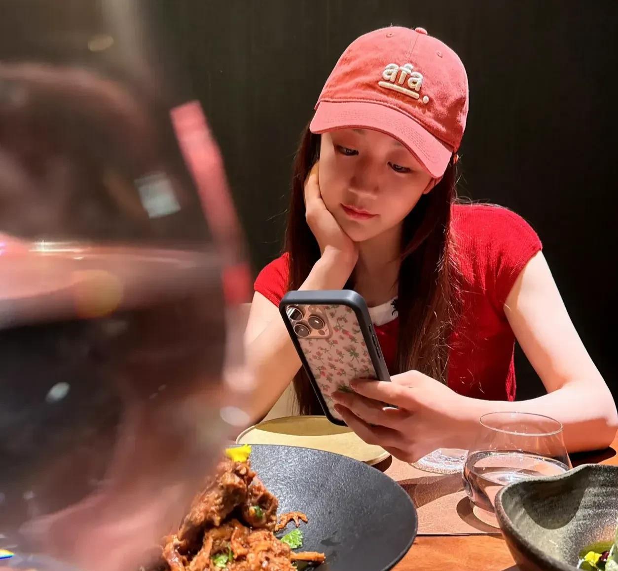 淡出国乒的陈梦好像现在比以前苗条多了！
粗壮的麒麟臂变细了，原来的大脸盘也变得纤