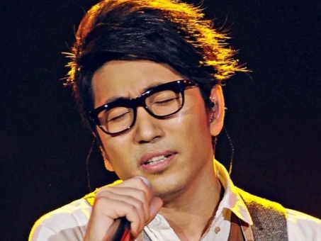 2003年，《金粉世家》剧组不同意让沙宝亮演唱《暗香》，想让齐秦唱，没想到作曲人