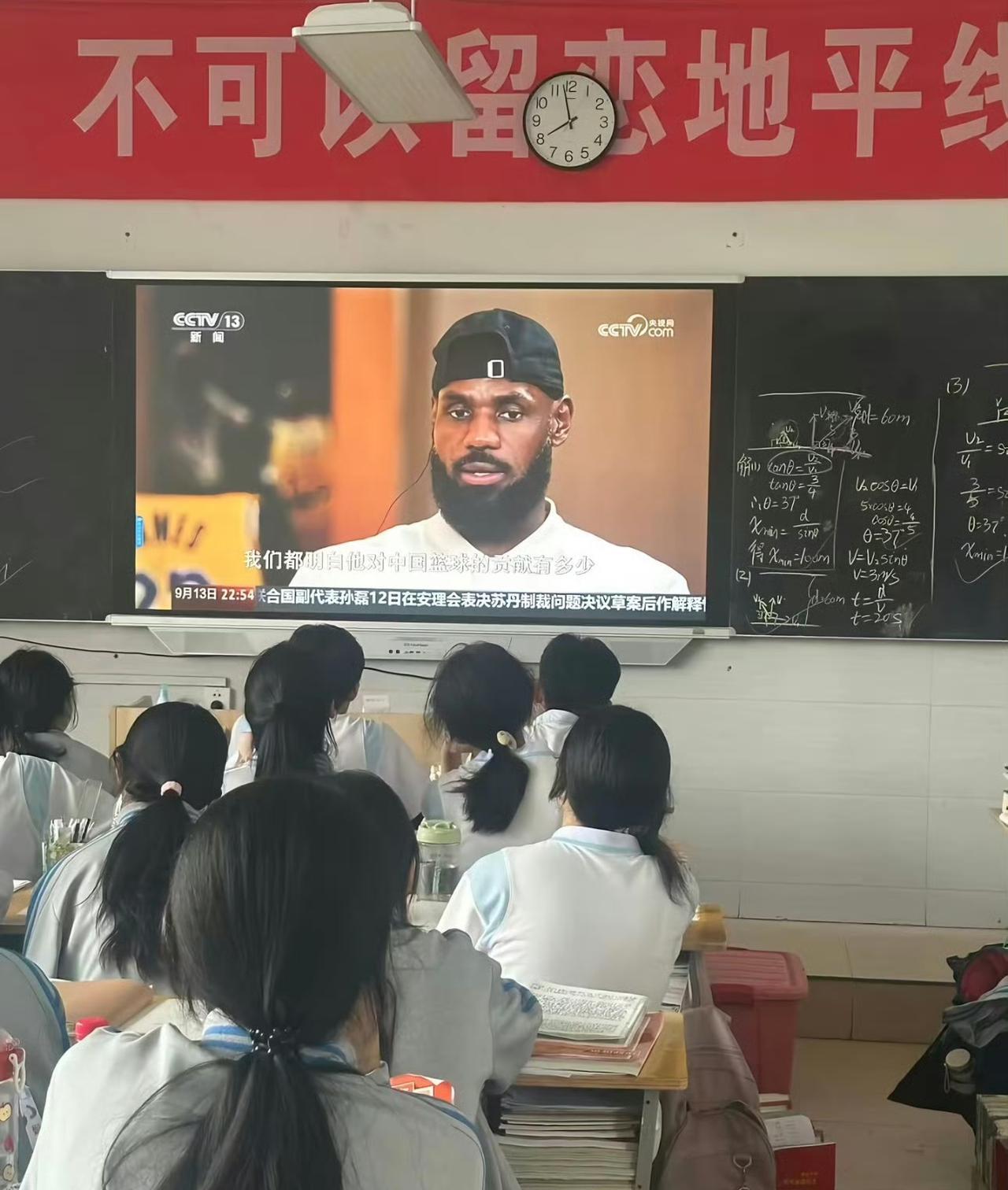 这位NBA传奇不仅用篮球书写历史，更以教育者的姿态重塑榜样力量。#詹姆斯#