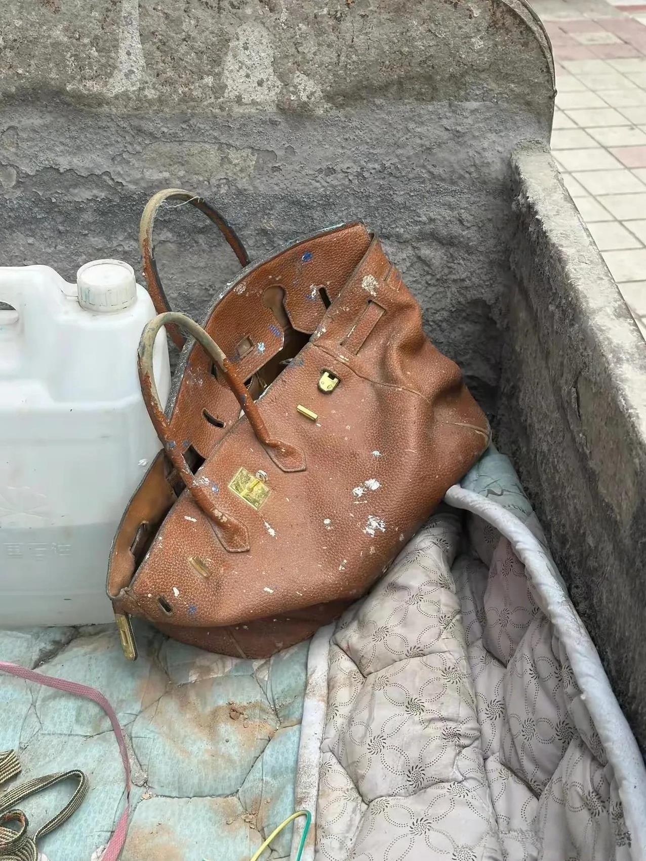 这个包像极了恋爱脑下嫁的女人，女人是万万不能下嫁的。
不是贪慕虚荣，是心态会不平