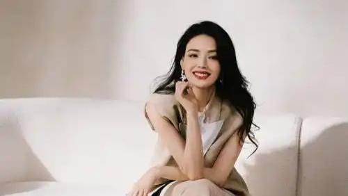 内娱“半老徐娘”只服这6位，美背长腿，风韵犹存，越老越有韵味