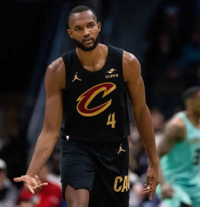 NBA最佳防守阵容公布：莫布利追梦领衔一阵