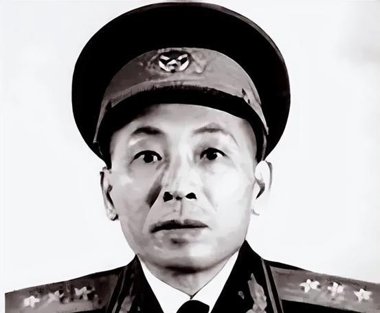 1958年，负责炮击金门的前线三位核心指挥官，分别都是谁？
“1958年8月5日