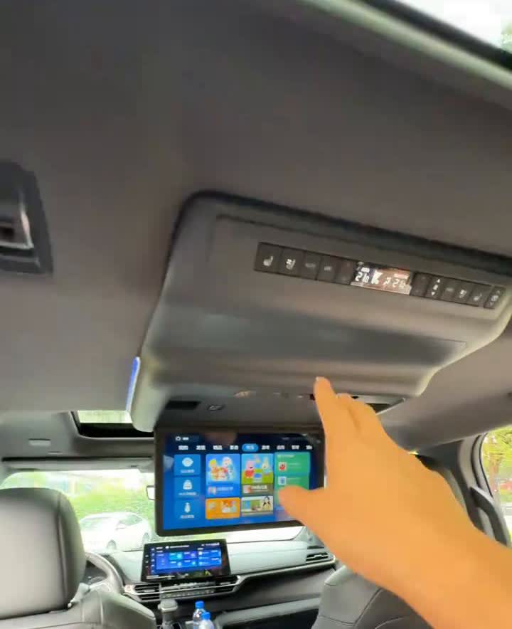 丰田赛纳的顶配跟丐版没区别。
我真的想吐槽40万落地的塞纳配的电视就这么点大，