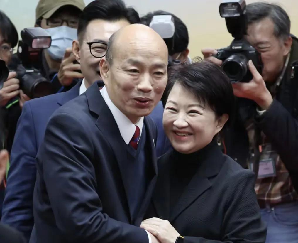 国民党又开始表演秀了！到大罢免投票不到一个月了，这时的朱立伦出来说话了。
朱立伦