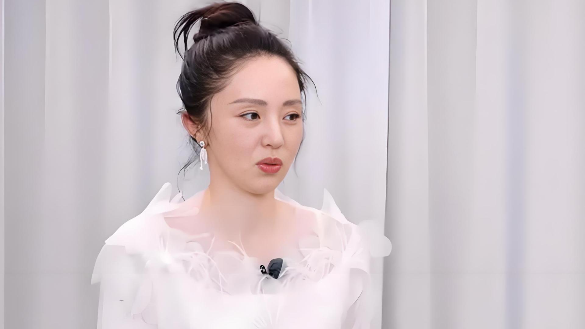 董璇自曝：离婚6年还在给前夫还债，逼得自己不敢再挑剔角色！