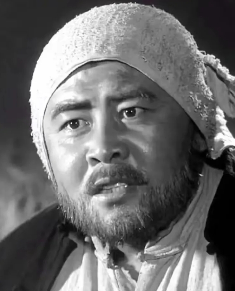 电影《地道战》中的高老忠扮演者，当年居然是31岁的小伙子——王炳彧。他出生于19