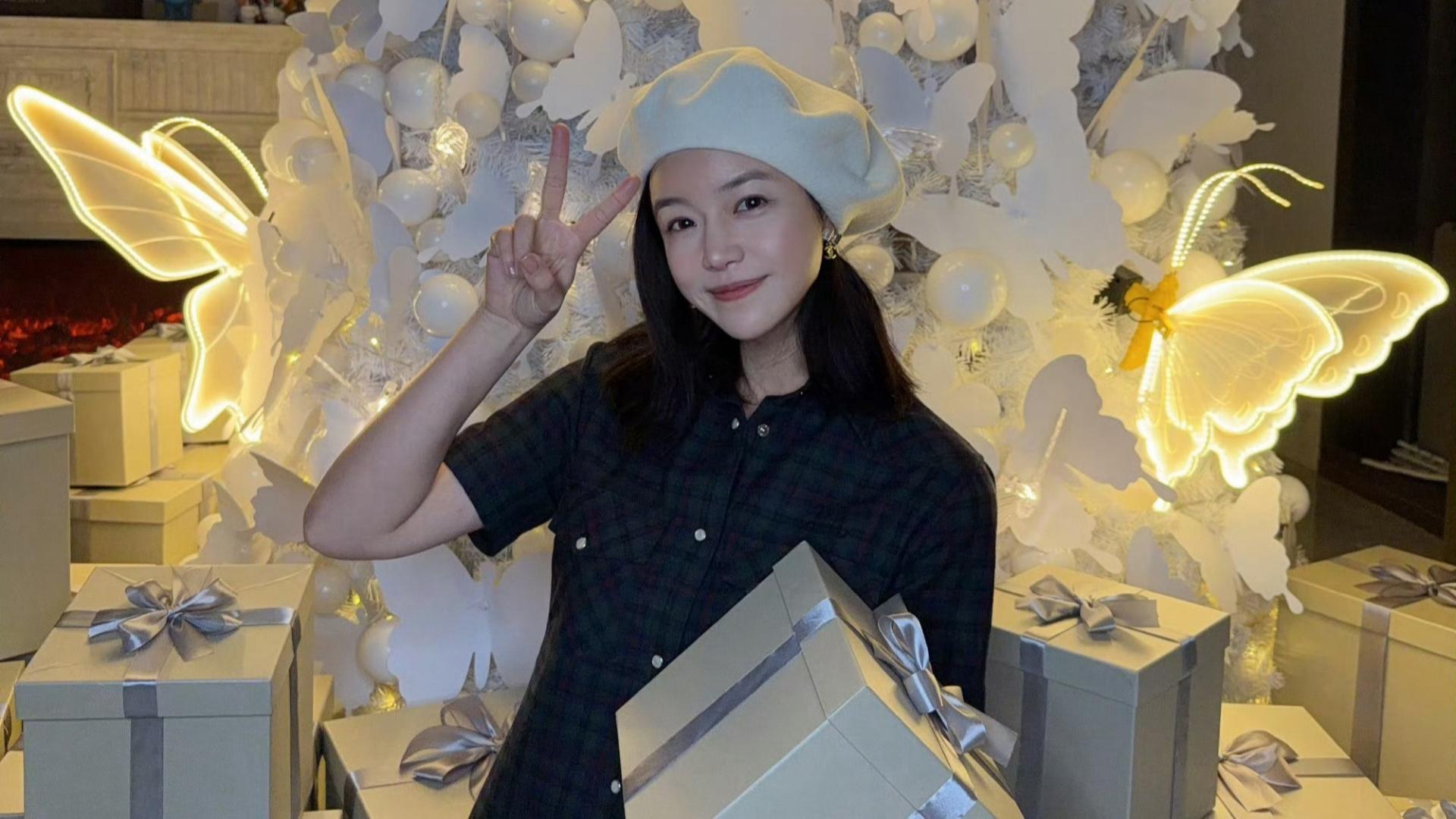 陈妍希晒小星星圣诞萌照，网友直呼“太羡慕了”！