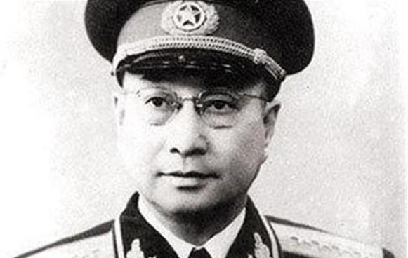 1949年8月，陈赓突然带着一个漂亮姑娘闯进陈锡联的3兵团前线指挥部，陈赓趴在陈