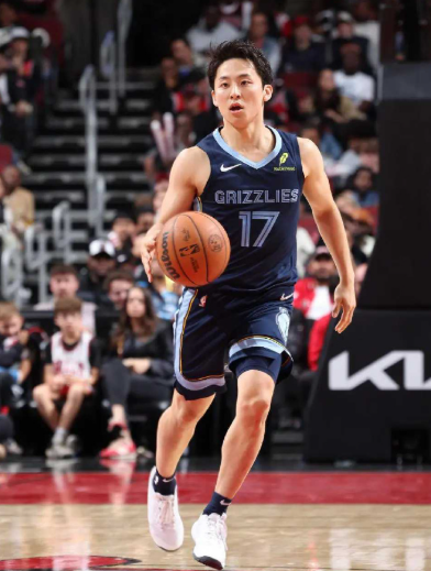 河村勇辉有实力留在NBA，可惜身高受限！

NBA夏季联赛公牛对阵爵士的第四节比