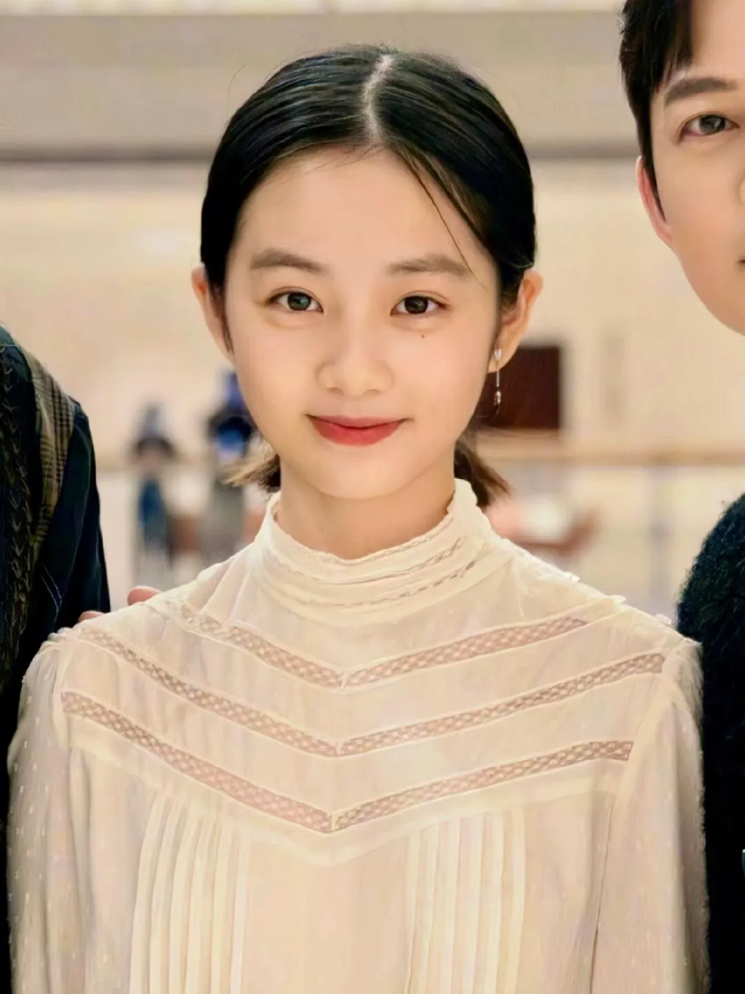 18岁的黄多多，正绽放着独属于青春的光芒。如今身处纽约的她，已然成为一名女大学生