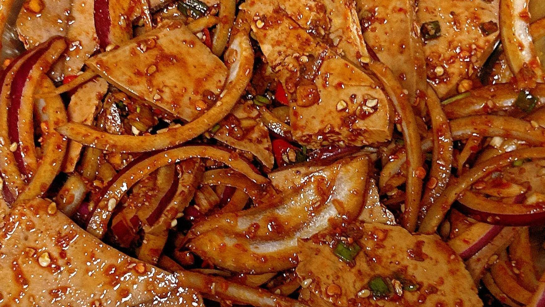 洋葱拌猪肝：铁与柔的交响曲，藏在烟火里的黄金搭档