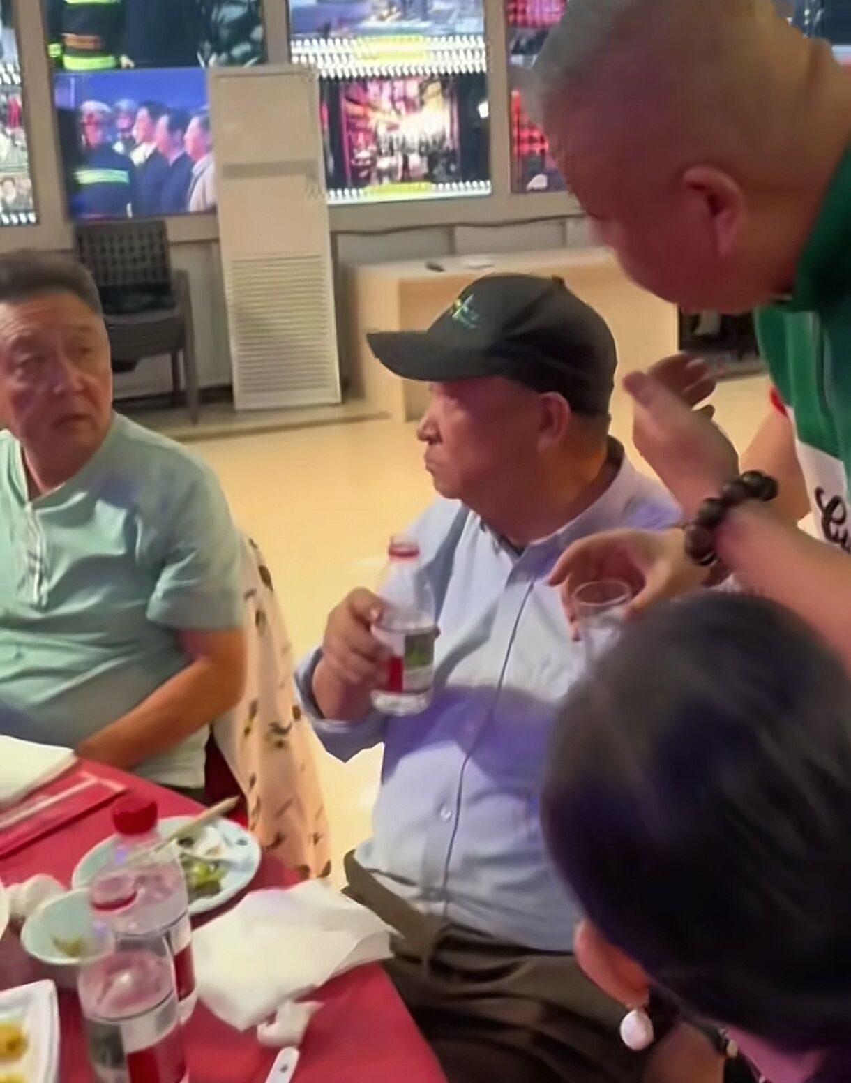 相声演员刘惠是个好演员，不争名不争利相声说的也还行，可以算的上是相声界的一股清流