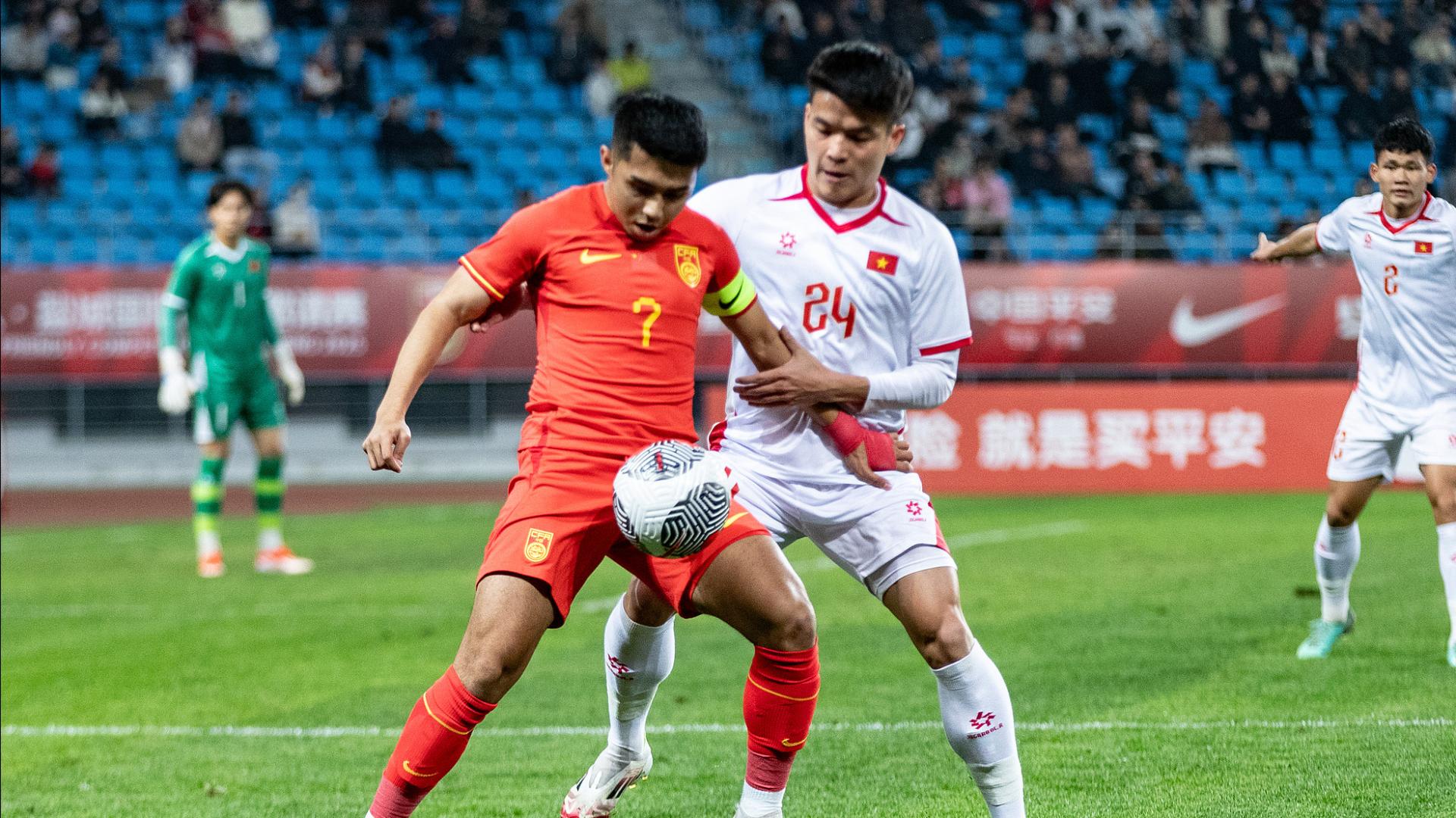 中国U22男足VS越南首发：拜合拉木、王博豪搭档锋线，汪士钦坐镇后防
