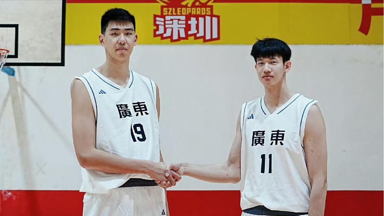 广东U22男篮夺金之夜，揪出最失落球员