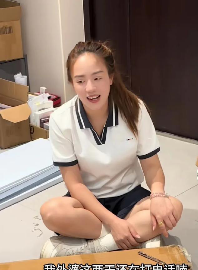 一直很疑惑，是什么原因导致小妹儿没有回去面对感情深厚的外婆？小妹儿离婚后，她的幺