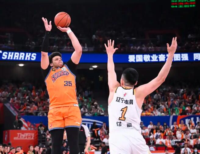 辽宁客胜上海111:110，保留四强希望。前战上海逆转北汽22分领先，29:6罚