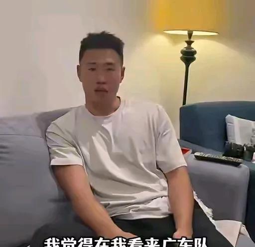 贺希宁：广东队会获得总冠军！
近日，深圳队球员贺希宁在社交媒体上晒出了对本赛季总