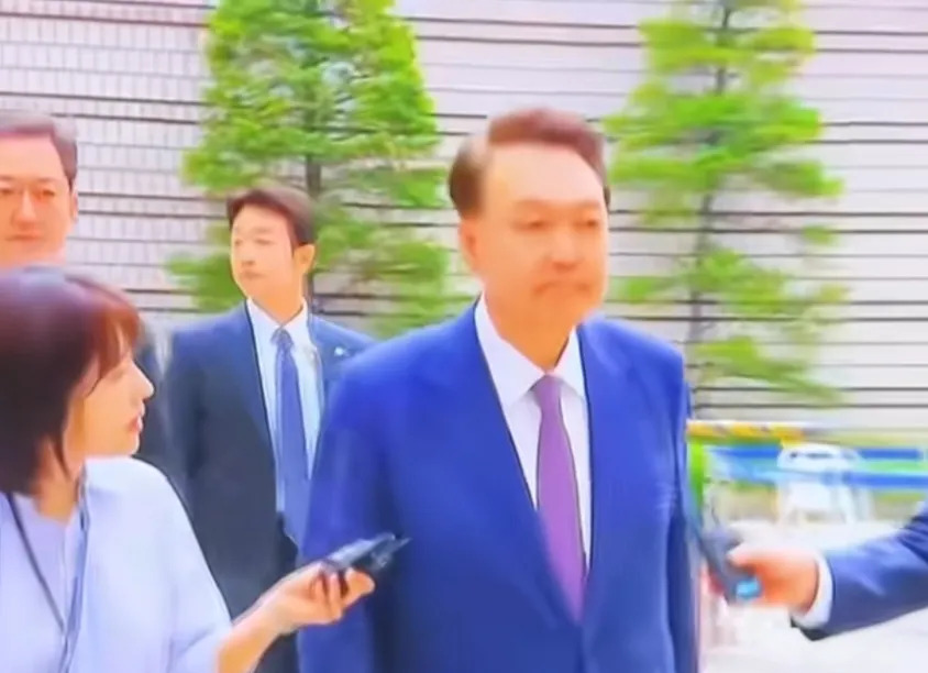 尹锡悦出庭穿搭被嘲讽











---











尹锡悦