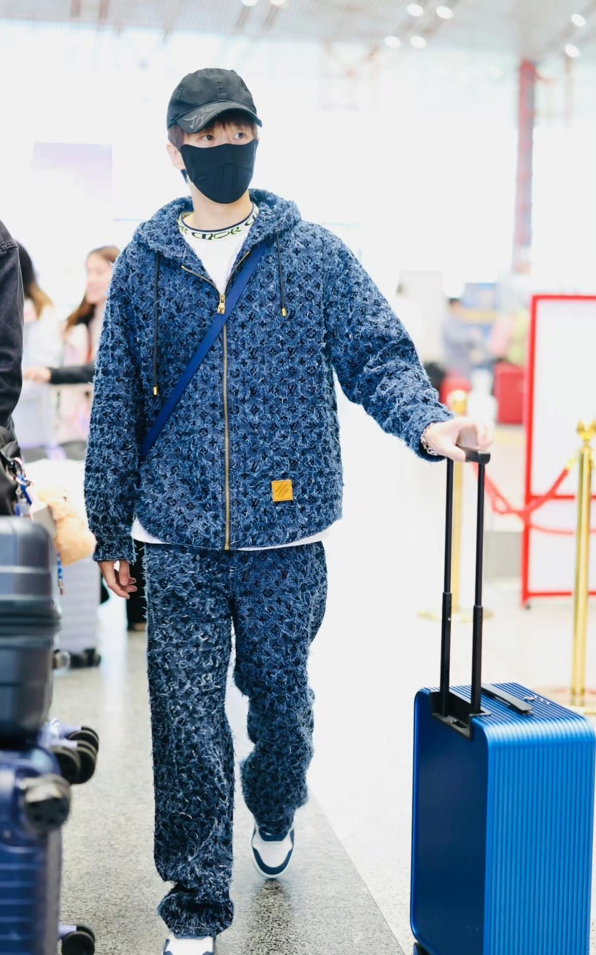 高远，你这是去哪呀？如果回广州这衣服下机可不能穿，现在广州下午快五点了，仍然还有