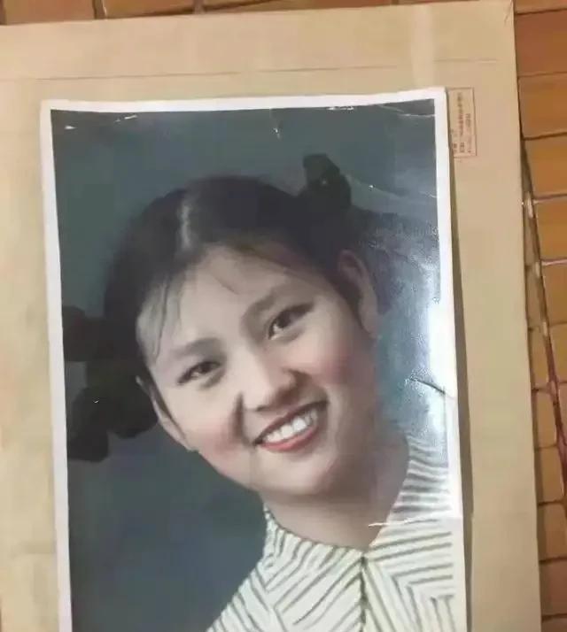 1955年，一个23岁女孩不幸牺牲，家人苦苦找了64年，然而，墓碑前，一个92岁